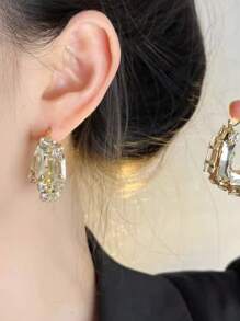 1 Pair Oversized Square Rhinestone Earrings, Fashionable And Sophisticated, Suitable For Commuting, Weddings, Parties And Daily Wear. The Shiny Geometric Ring Earrings Can Elevate Your Professional Attire And Accentuate Your Unique Style. A Perfect Accessory For Brides And Bridesmaids To Add Sparkling Elegance To Wedding Outfits.
