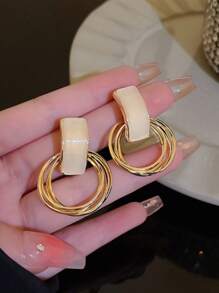 A Pair Of French-Style Geometric Retro Earrings,French - Style Geometric Retro Earrings - For Women - Suitable For Daily Wear & Special Occasions - Enhance Elegance - Ideal For Holidays & Gifting - Perfect For Work, Party & Dating Scenes