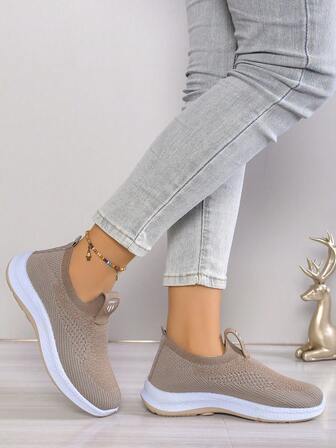 Nuevos zapatos planos de malla transpirable con diseño de slip-on para mujeres, zapatos cómodos para madres, tallas grandes, aptos para caminar y viajar