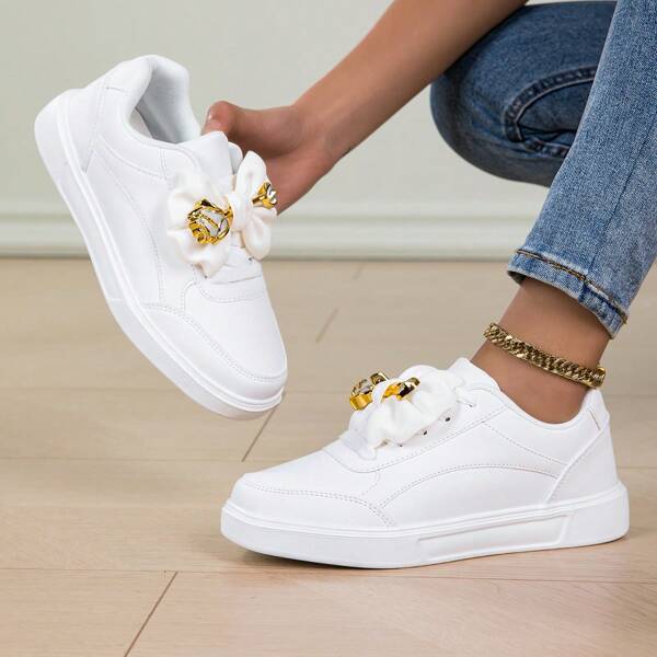 Baskets décontractées pour femmes avec lacets, décor de fleur dorée et nœud. Chaussures polyvalentes confortables et antidérapantes, idéales pour les événements extérieurs et le port quotidien, toutes saisons