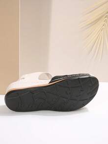 2025 Fashionable Comfortable Versatile Spring/Summer Hollow-Out Wear-Resistant Closed Toe Wedge Platform Slip-On Sandals For Dresses & Pants, Suitable For Ladies - Beige - View 7