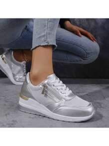Damen Plateau Sneaker mit rundem Zehenbereich, Goldfarbene Patchwork-Schnürung, Dicker Sohle und Glitzer Absatz