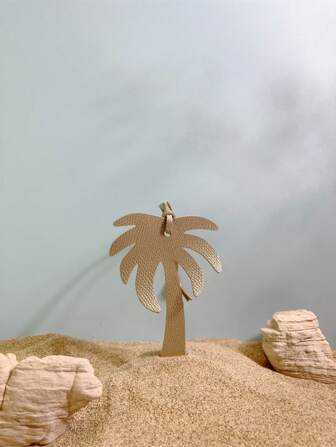 1件纯色PU材质时尚简约可爱趣味椰子树汽车钥匙扣挂件，可挂在背包、单肩包、斜挎包、手提包、托特包上，是情侣、学生、男女上学、上班通勤、日常约会、度假、旅行和商务出行的理想之选。也适合送给男孩、女朋友、母亲，作为节日礼物或小礼物，也适合儿童使用。