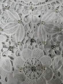 Elegante blusa regular de manga corta verde para mujer con detalles de perlas y tejido ligeramente elástico. Tejido elástico. fresco, tela eyelet, hoyitos, aplicación bordada en el cuello, estilo casual relajado, primavera verano - Blanco - Ver 5