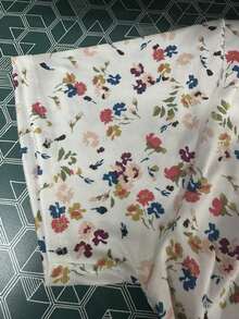 Blusa floral con aplicación y detalles brillantes - Blanco - Ver 3
