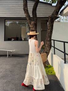 2025 New Summer French Style Sweet Craft Design Lace Patchwork Two-Tone Ditsy Floral Sleeveless Dress For Women,