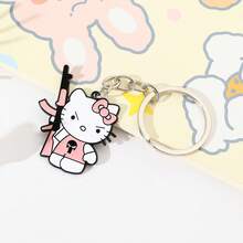 1 Stück Hello Kitty Schlüsselanhänger mit rosa Revolver Design - süßer Anime Schlüsselanhänger aus Edelstahl, geeignet für Taschen, Rucksäcke und Autoschlüssel, das perfekte Geschenk für Fans von Sanrio Charakteren