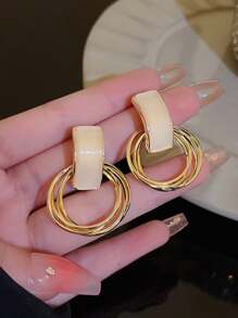 A Pair Of French-Style Geometric Retro Earrings,French - Style Geometric Retro Earrings - For Women - Suitable For Daily Wear & Special Occasions - Enhance Elegance - Ideal For Holidays & Gifting - Perfect For Work, Party & Dating Scenes
