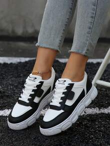 New Round Toe Women's Spring/Autumn Perforated Breathable Comfortable Soft Metal Buckle, Embossed, Color Block, Heart, Stripe, Star Decor Thick Sole Multifunctional Outdoor Hiking Casual Sports Sneakers - Black and White - View 3