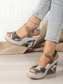 2024 New European Women Platform Wedge Sandals, Outdoor Wear Versatile Buckle Slides, Sexy Model Stage Colorblock Floral Beach Casual Slippers, Comfortable Open Toe Shoes, Green Printed Elevated Petite Footwear