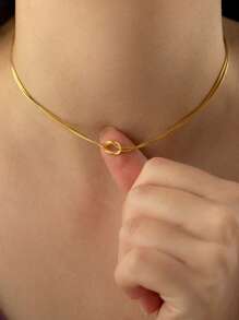 1 pièce Élégant collier ras-du-cou nœud en acier inoxydable de couleur or minimaliste, polyvalent pour le port quotidien