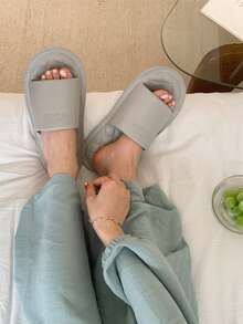 XIXITIAO EVA One-Piece Geometric Sole Plastic Slippers, Anti-Slip Soft-Sole Cloud Slippers, Plus Size Fashion Colorful Minimalist Thick-Sole Anti-Slip Casual Slippers For Men And Women, Suitable For Home, Beach, Bathroom Use In All Seasons - Silver Gray - View 8