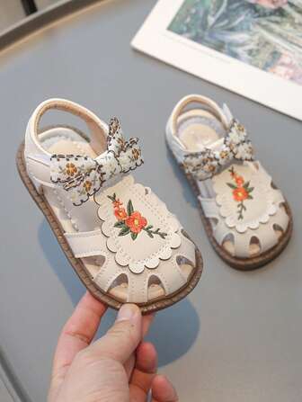 1 Pair Of Children's Sandals, Comfortable Sandals, Baby Sandals, Pearl Bow Decoration, 2025 Fashionable New Suitable For Campus Activities, Comfortable, Lightweight, Non Slip, Wear-Resistant Princess Girls' Shoes