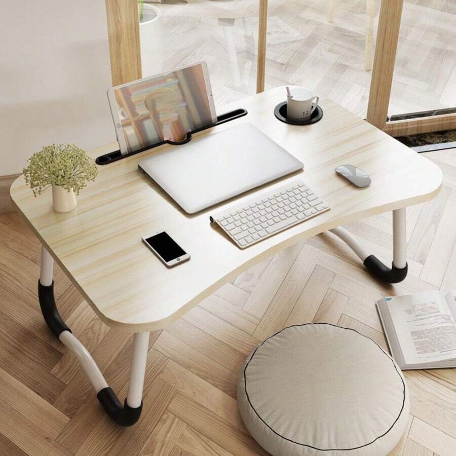 1 pièce, Petit bureau sur lit roulant, bureau d'ordinateur dans un dortoir d'étudiant, bureau avec porte-gobelet et fente pour carte dans la chambre familiale, bureau simple sous la fenêtre en baie