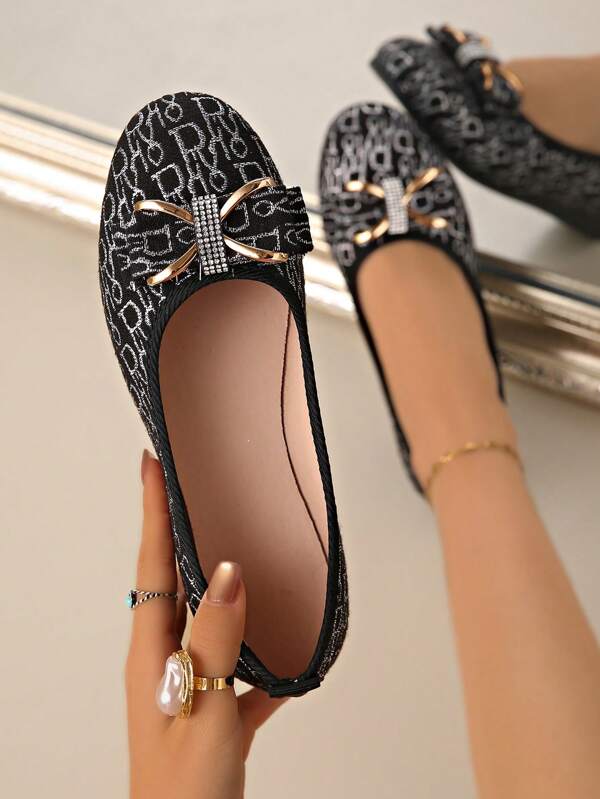 Bequeme schwarze Ballerinas aus Samt im Mary-Jane-Stil, mit Knopfdekor, Damen Slipper mit runder Zehenpartie - bequem für alle Jahreszeiten, TPR-Sohle