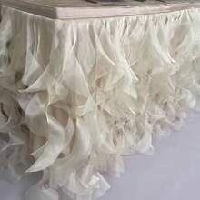 Váy phủ bàn voan mỏng màu be thanh lịch dài 1,8m - Họa tiết, chất liệu 100% polyester, thích hợp cho đám cưới, tiệc cô dâu và tiệc sinh nhật - Phù hợp với bàn hình chữ nhật và bàn tròn, trang trí tiệc cưới. - Rượu sâm banh - Xem 4