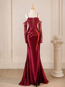 Burgunderrotes Abendkleid mit Spaghettiträgern, Kontrast-Spitze und Meerjungfrauenschnitt, elegant für formelle Anlässe wie Abschlussball, Dinner