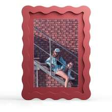 1个波浪形多色相框（红、黄、蓝、绿、白、黑），时尚百搭的家居和办公装饰 - 适合桌面和墙面展示，完美的乔迁礼物（不含照片） - 彩色 - 查看 22