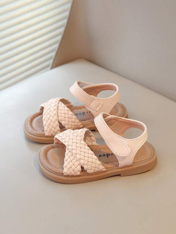 Nieuwe meisjes platte sandalen, geweven kruislings ontwerp, zachte antislipzolen, lichtgewicht en comfortabel, veelzijdig, geschikt voor de zomer, kindermaat