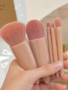 1套便捷化妆刷套装，含化妆镜、5支塑料刷柄、舒适握感、柔软粉底刷、散粉刷、晕染刷、眼影刷、唇刷，适合娇嫩肌肤，小巧精致的化妆工具，送给女孩的礼物，化妆刷套装，化妆刷套装，化妆刷套装，全套化妆刷，化妆刷套装，全套化妆工具，化妆刷套装，化妆刷礼盒