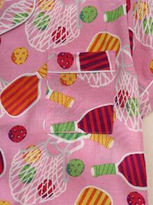 Set de pijama de 2 piezas con parte superior de manga corta con botones de cuello en V y estampado de paleta, y pantalones para mujeres. Set de pijama de verano cómodo para uso en casa.