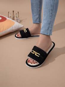 Chaussons à la mode pour femmes, chaussons d'intérieur en peluche douce pour couple avec décoration de chaîne, semelle légère anti-dérapante et silencieuse, chaussons d'intérieur pour toute l'année