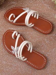 1 Pair Beige Plus Size Girls' Flat Sandals, Solid Color PU Pull-Tab Shiny Colorful Butterfly Decor Open Toe Fashion Lovely Slippers, Suitable For 3-15 Years Old Female Students Daily Casual Gathering Travel Beach Wear, Spring/Summer 2025 New Arrival - Beige - View 4