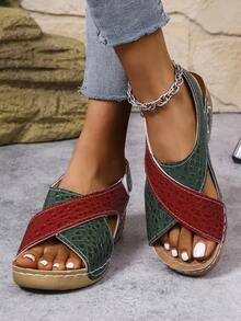 1 Paar Damen Mode Komfortable Plateau Klettverschluss Sandalen, ideal für Strand und Urlaub. Das gekreuzte Riemendesign zeigt eine persönliche und stilvolle Note. Passt gut zu Kleidern, um ein modisches und raffiniertes Aussehen zu präsentieren. Bequem und praktisch zu tragen mit Bürooutfits. Geeignet für Strand oder Urlaub tagsüber und elegant für Abendveranstaltungen oder besondere Anlässe. Eine tolle Geschenkwahl für sich selbst oder Liebste. Ein Sommermuss-have für Frauen.