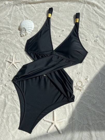 Il nuovo costume da bagno da donna alla moda per resort marittimi del 2026, con spalle larghe, lacci incrociati e schiena scoperta