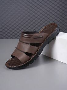 Nouvelles sandales plates décontractées mode hommes, pantoufles confortables à enfiler pour la maison/la plage avec semelle antidérapante durable et respirante, printemps/été