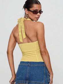 Parte superior acortada con cuello halter y textura de color amarillo mantequilla con abertura en la espalda, con volantes y recorte sexy, ideal para playa, vacaciones y uso diario