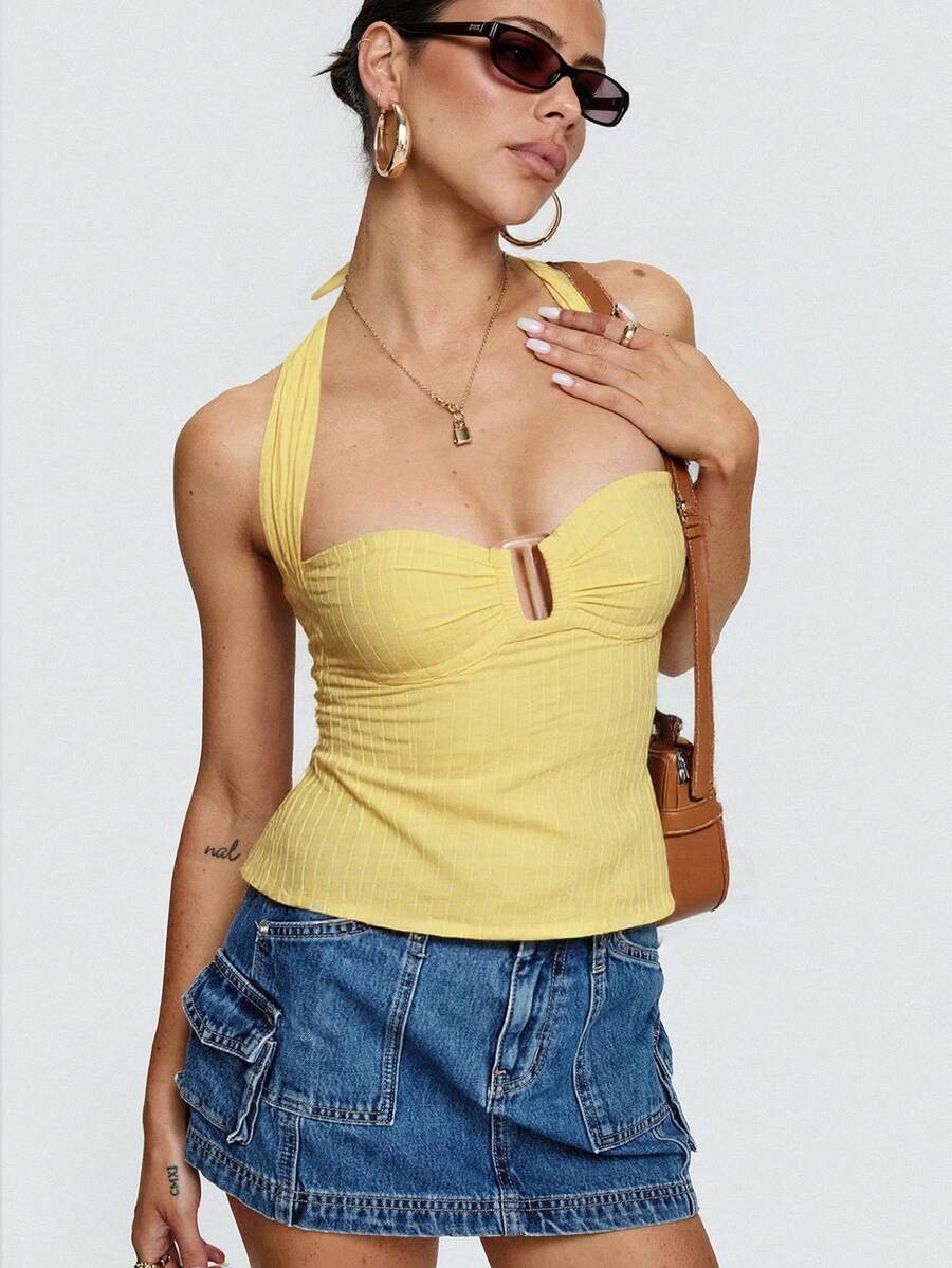 女士夏季奶油黄色露背褶皱纯色纹理度假波西米亚性感镂空荷叶边短款背心，适合海滩、度假和日常穿着