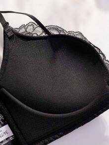 女士黑色前扣蕾丝无钢圈文胸，适合小胸围，交叉肩带美背，聚拢内衣，加厚胸垫文胸