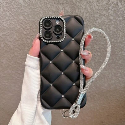 奢华黑白极简菱格纹时尚手机壳，配水钻腕带和镜头框，兼容 17 Pro Max/17 Pro/17 Air/17/16 Pro Max/16/16 Pro/16 Plus/16e/15/15 Pro Max/15 Pro/15 Plus/11/12/13/14 Pro Max/11 Pro/11 Pro Max/12 Pro/12 Pro Max/13 Pro/13 Pro Max/7 Plus/14 Pro/14 Pro Max/14 Plus，创意软壳，春季礼物，派对生日礼品
