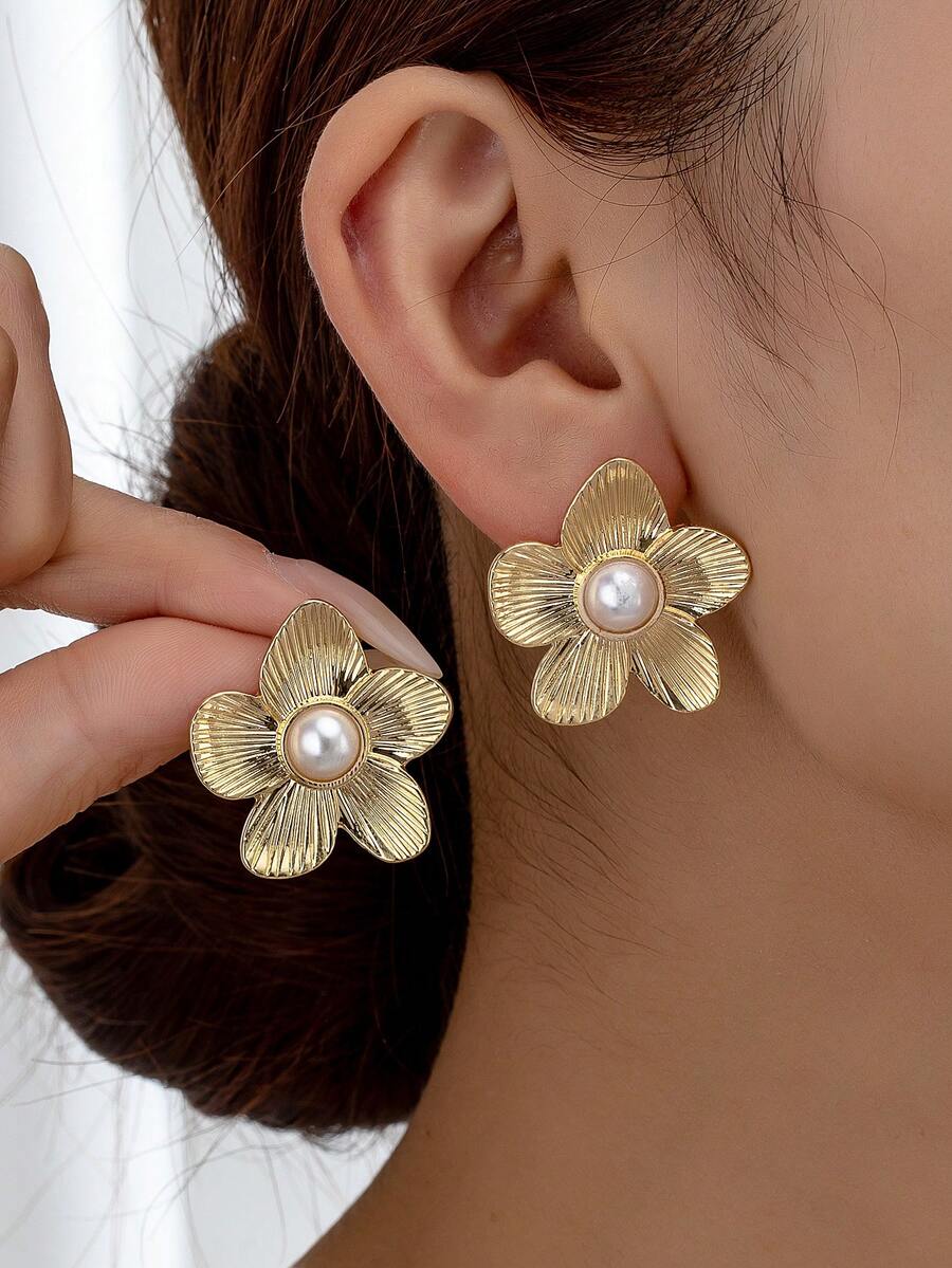 1 Pair Fashion Elegant Floral Stud Earrings - Flower Earrings - View 1