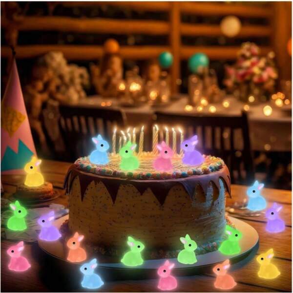 10 piezas de conejitos de resina miniatura que brillan en la oscuridad de 7 colores, pequeñas figuras de animales de resina para casa de muñecas, jardín de hadas, relleno de huevos de Pascua, regalos de fiesta (colores aleatorios)