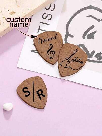 1 Stück personalisierter Holz Gitarrenplektrum, individuell bedrucktes Gitarrenplektrum. Verschleißfest, schön, modisch. Geschenk für Ihn/Sie, Freund, Freundin, Vater, Mutter, Familie, Freunde, Frau, Mann, für Jahrestage, Geburtstage, Feiertage