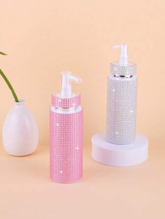 1个200毫升可重复灌装水钻装饰瓶，适用于精华液、洗发水、沐浴露、乳液