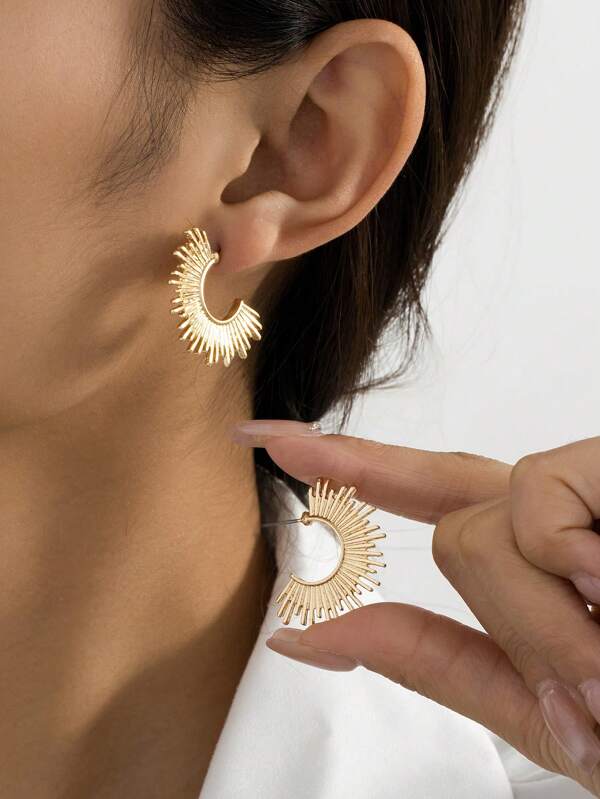 1 Pair Avant-Garde Fashion Unique Abstract Golden Geometric Jagged Hoop Earrings For Women