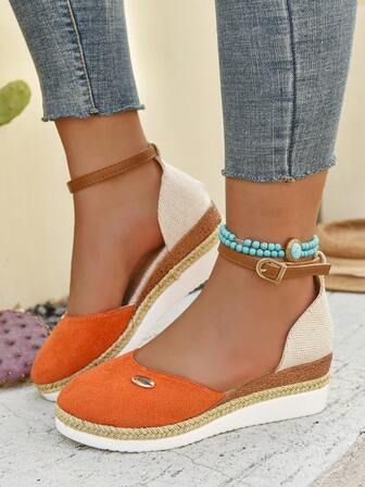 Damer i plusstorlek i fuskmocka Patchwork Slip-On-sandaler med tjocka repplattformar och kilklackar