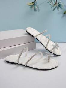 新款夏秋季女士平底凉鞋，套脚式，镶钻蝴蝶设计，时尚人字拖，适合沙滩穿着，人字拖款式 - 白色 - 查看 6