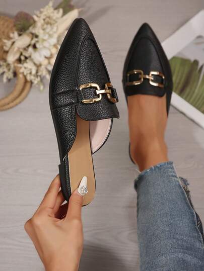 2025 Otoño Mocasines de punta fina para mujer con decoración de hebilla metálica, zapatos mule versátiles para todas las estaciones, zapatos planos elegantes sin talón en negro