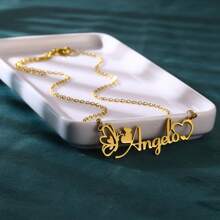 Colar Personalizado com Borboleta e Coração com Nome, Personalize o Seu Nome, Material de Aço Inoxidável, Design Exclusivo, Elegância da Moda, Versátil, Atraente; Colar Figareo Personalizado, Design Fashion Europeu e Americano de Hip Hop, Inclui Colar com Letra em Ondas Corroídas, Acompanha Caixa de Presente Sofisticada de Alta Qualidade, Adequado para Uso Diário e Festa, Ótimo para Casamentos, Presente Ideal para Namorada, Amigos, Perfeito para Dia dos Namorados, Dia das Mães