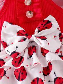 Conjunto de 2 piezas para bebé niña: Vestido de verano con volantes en el bajo y lazo decorativo, body a contraste con cierre de lazo y scrunchie de pelo con estampado de mariquita - Rojo y blanco - Ver 10