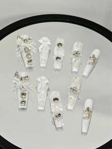 一片式超长甲婚纱白色缎面打底立体月亮珍珠山茶花简约大气纯手工穿甲，适合女生生日派对聚会日常生活，含一片式果冻胶和一片指甲油按压式指甲美甲用品美甲