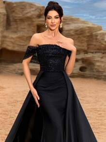 Hochwertig elegantes schwarzes trägerloses figurbetontes Abendkleid für festliche Anlässe