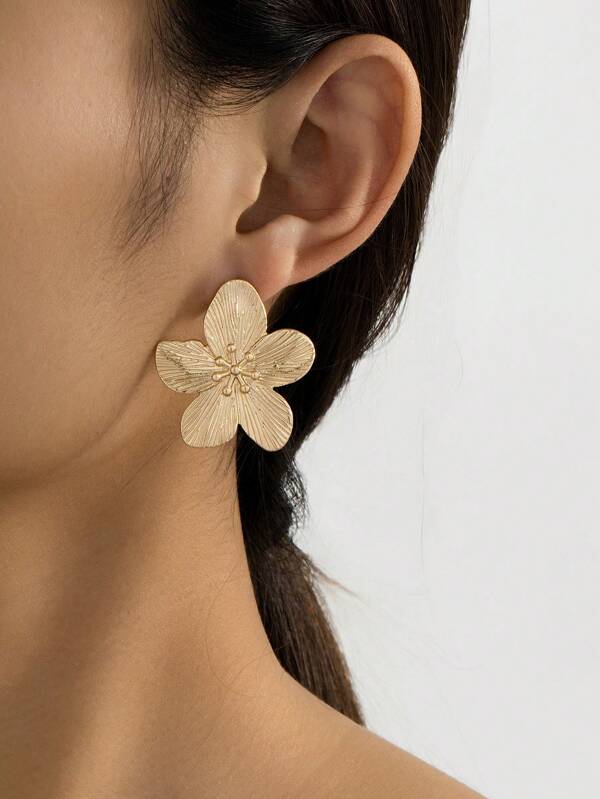 1 Pair Elegant Vacation Style Golden Flower Stud Earrings For Women