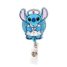 Disney Carrete de identificación retráctil lindo de la enfermera Stitch - Titular de gafete de identificación - Etiqueta de identificación de doctor/enfermera - Accesorios para trabajo en el hospital - Carrete de gafete con dibujos animados