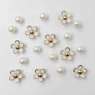 18 pièces Charmants décorations de fleurs de perle pour chaussures, boutons décoratifs polyvalents à la mode, conviennent pour les produits en EVA, les sandales, les chaussures de jardin, les chaussures de plage, décoration amovible, cadeau de Noël, cadeau d'anniversaire