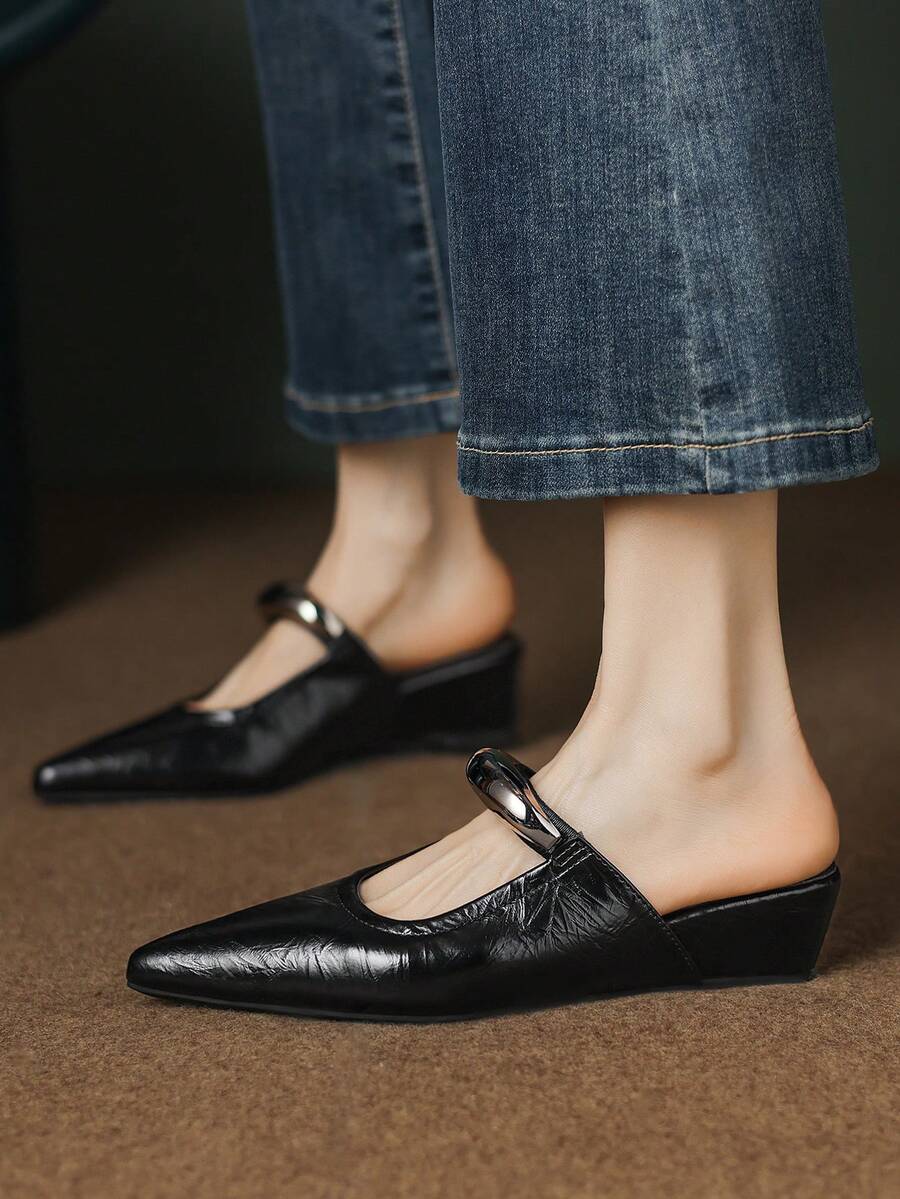 女士坡跟凉鞋，厚底时尚户外穆勒鞋，金属装饰，封闭式鞋头，软底软皮尖头凉鞋，舒适法式一脚蹬穆勒鞋 - 黑色 - 查看 1